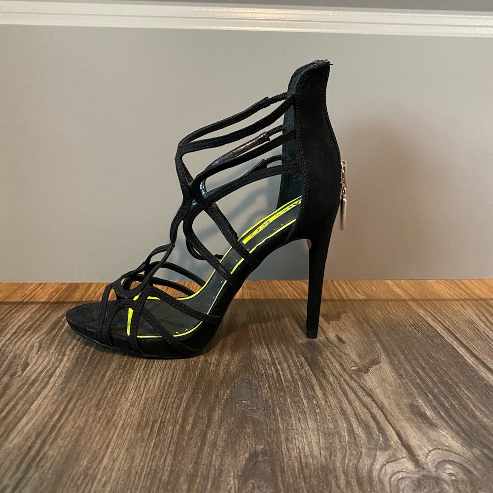Heels - Picture 2 of 3